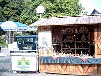 Pferdemarkt Bietigheim mit Bierausschank und Verkaufsware