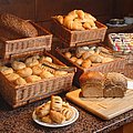 täglich auch sonntags echte Bäckerbrötchen und Brote
